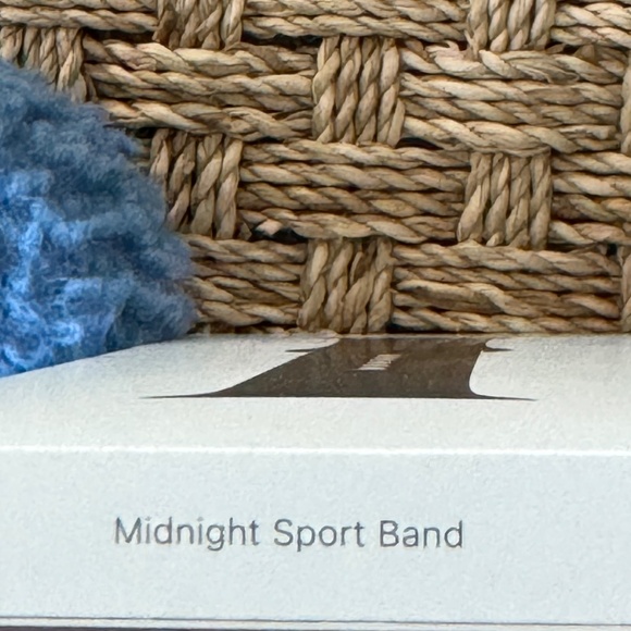 GREAT GIFT: *NEW* *UNOPENED BOX* Apple Watch Sport Band - Picture 3 of 7